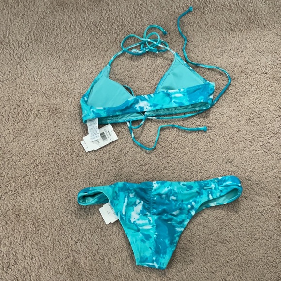 Bikini - Picture 2 of 2